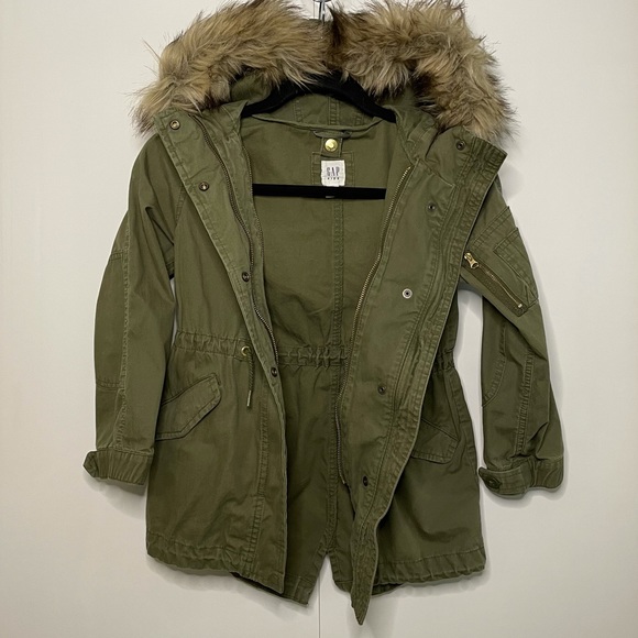 Girl’s GapKids 3-in-1 Parka Army Jacket - Picture 3 of 8